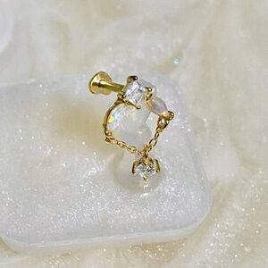 Elegant Gold and Opal Chain cartilage Earring